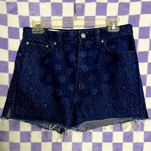 3 for 100!!! 🛍️ GAP 1969 - High Rise Cut Offs - Size 28